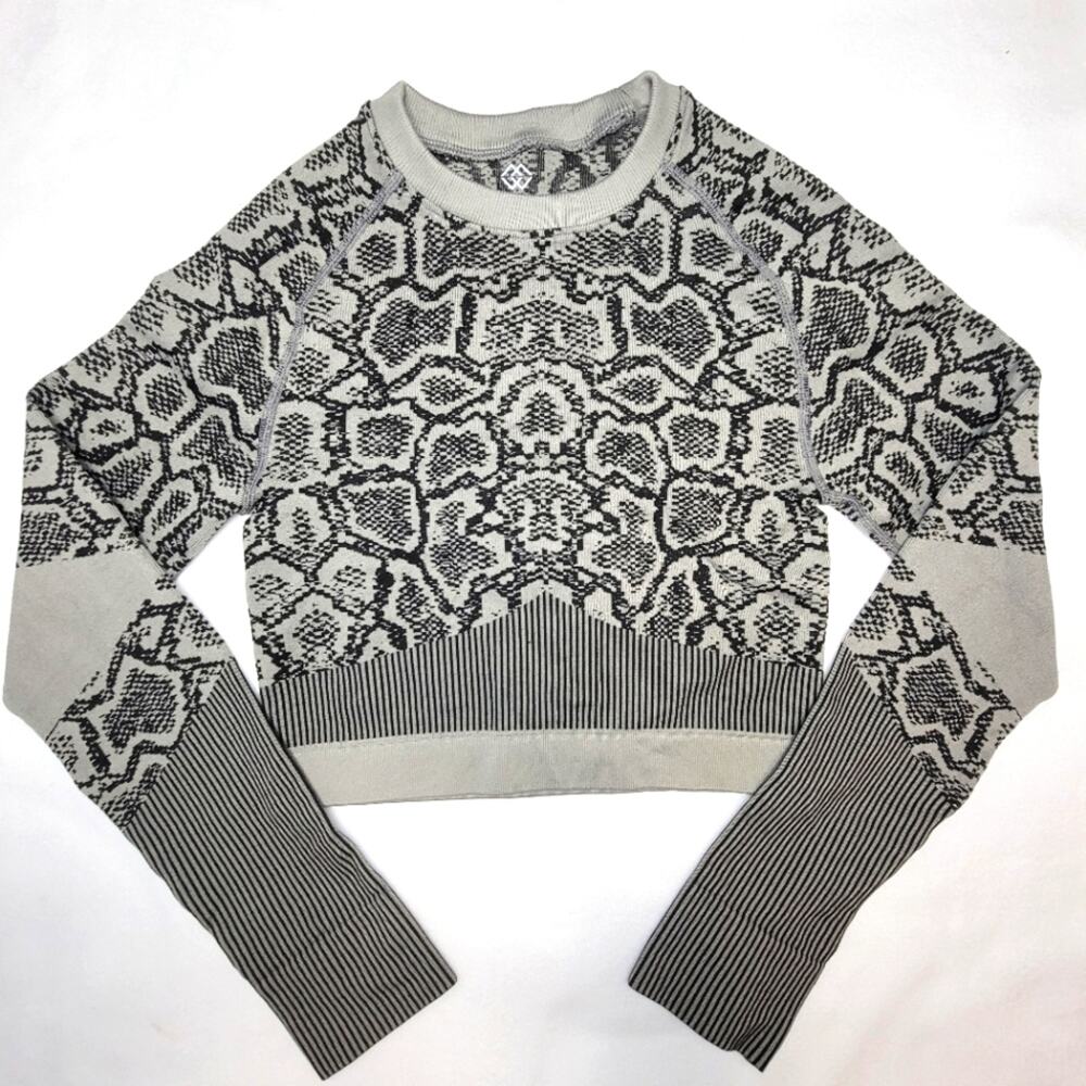 🚨📢LAST CHANCE NWT MAXXIM Snake Print Fitted Athletic Long Sleeve Crop Top - Picture 6 of 7
